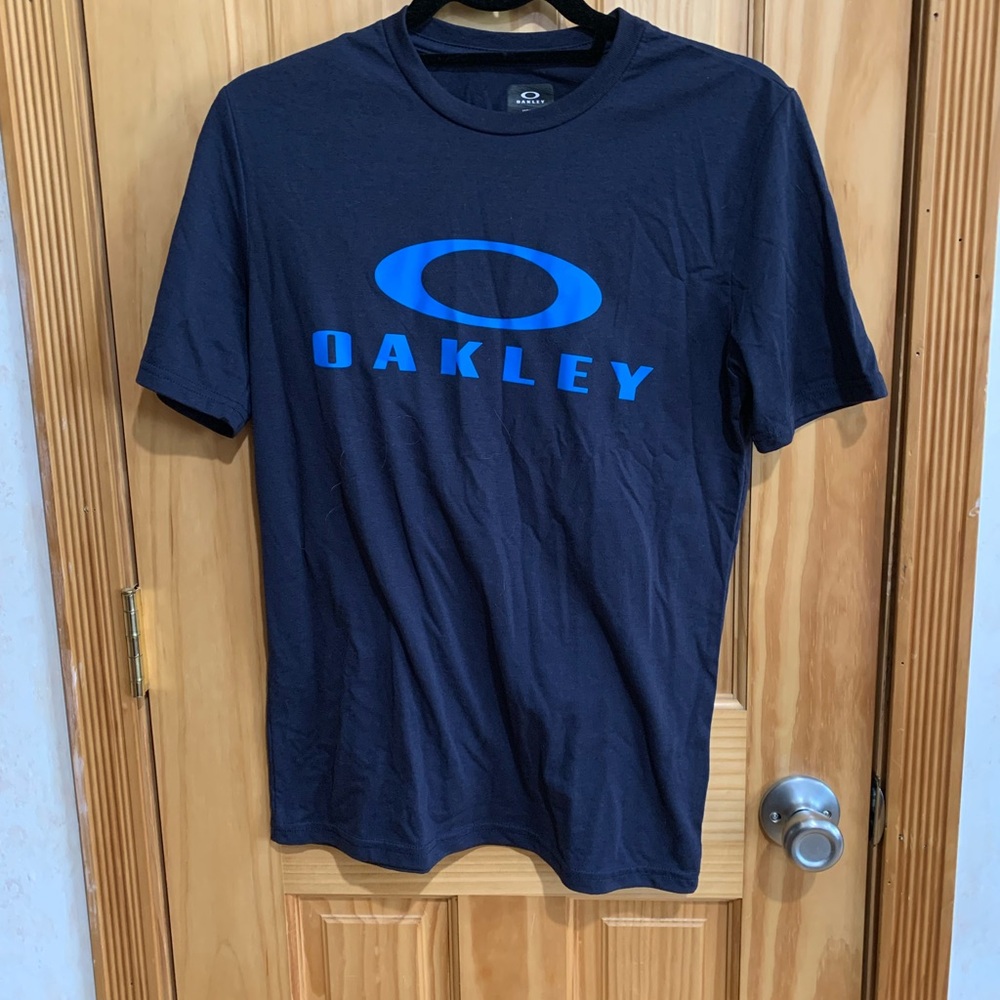 OAKLEY Boys youth XS Navy Short Sleeve T Shirt NWOT